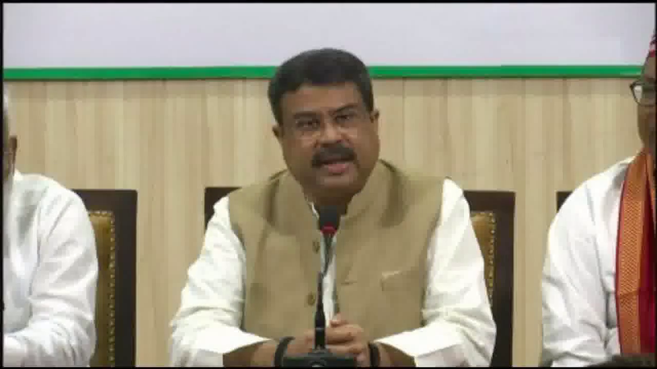 अपना दल भी हमारे साथ जुड़ा है, 2022 का विधानसभा चुनाव मिलकर लड़ेंगे: यूपी BJP के चुनाव प्रभारी धर्मेंद्र प्रधान #अपना_दल