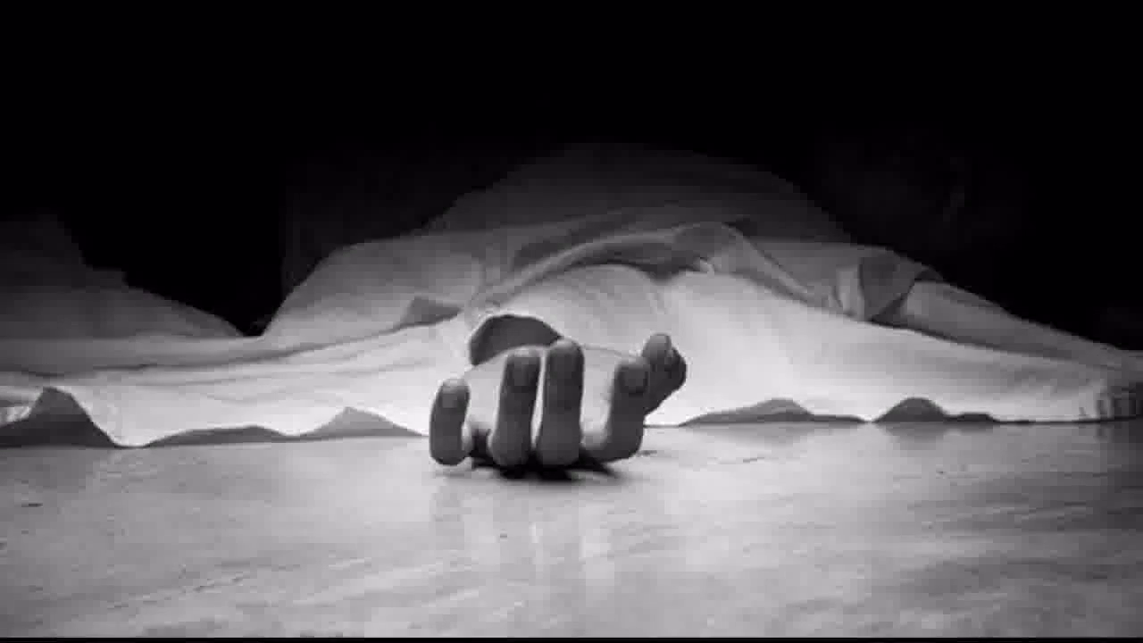 धार में शख्स की करंट लगने से हुई मौत, परिजनों ने दोबारा ज़िंदा करने के लिए शव को गीली मिट्टी में दबाया