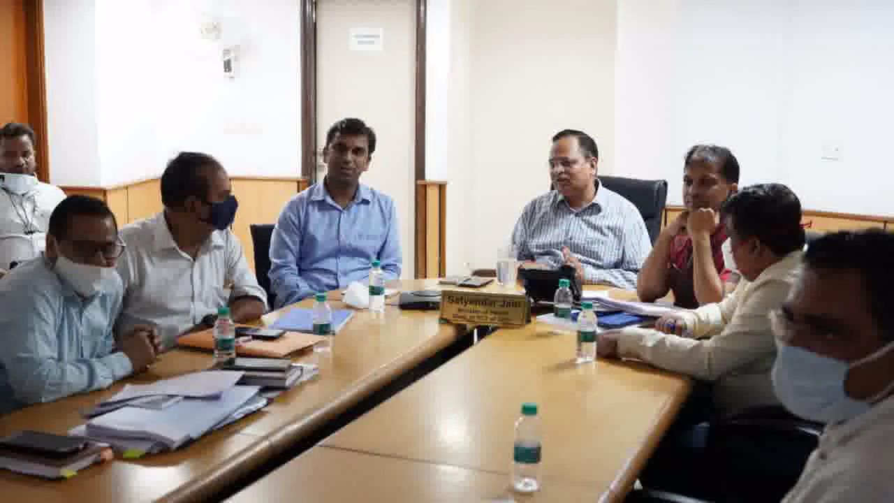 सरकारी अस्पताल डेंगू, मलेरिया के इलाज के लिए एक तिहाई कोविड-19 बेड का उपयोग कर सकते हैं: दिल्ली सरकार #डेंगू #बेड