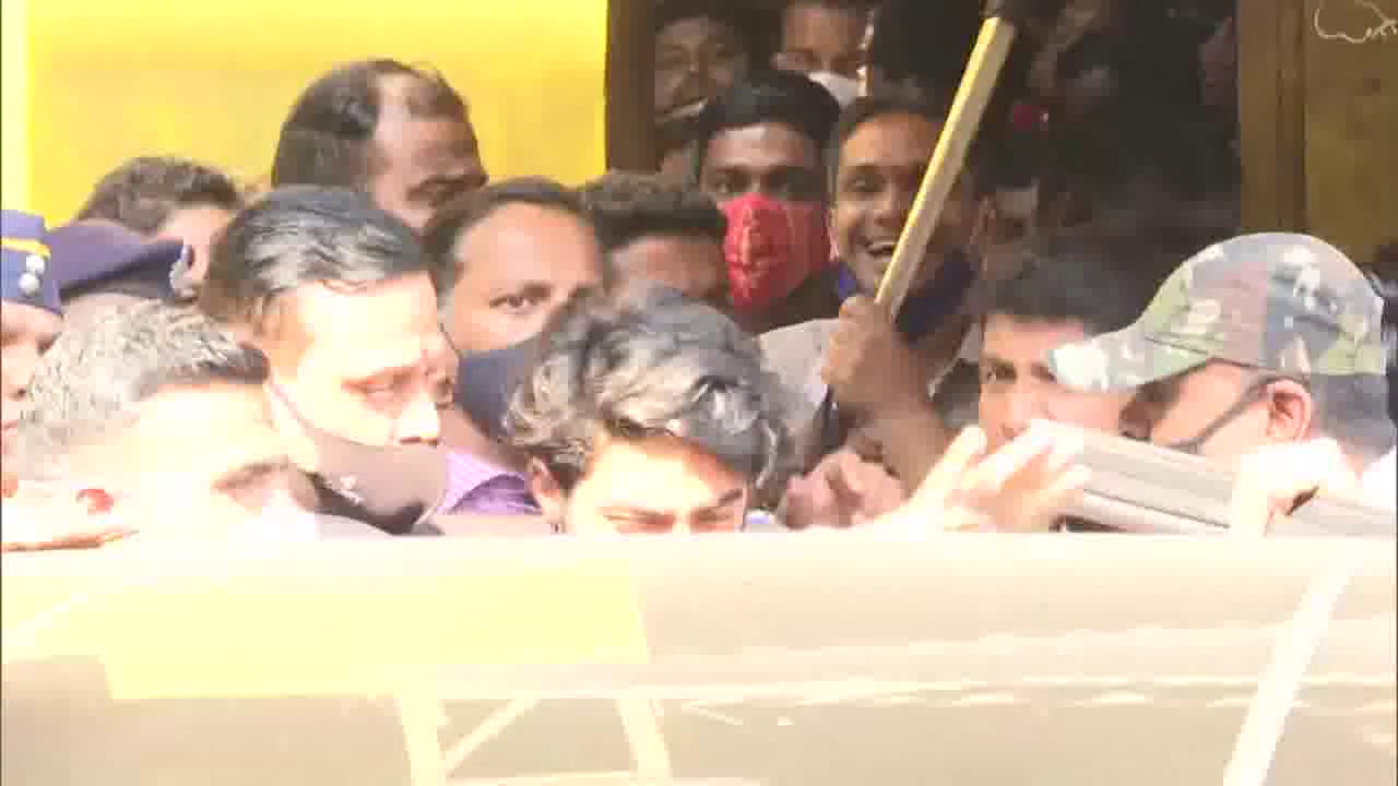 आर्यन खान आर्थर रोड जेल से हुए रिहा; तस्वीर सामने आई #आर्यन_खान