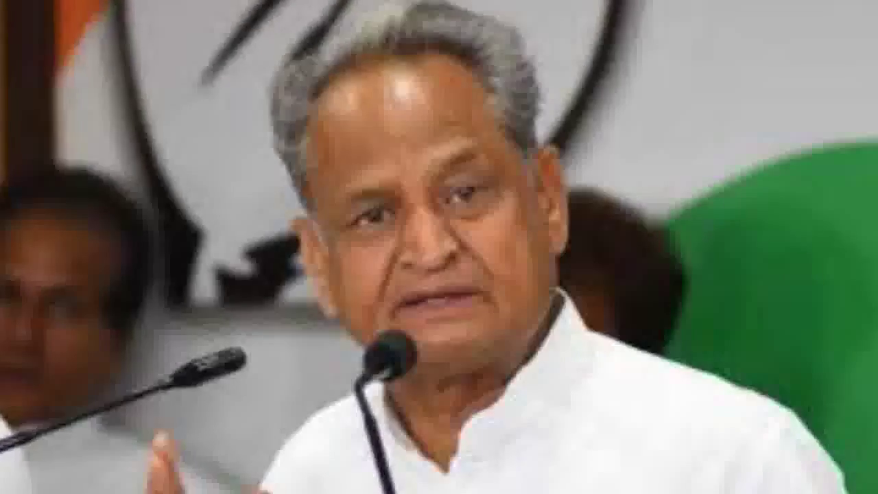 मुख्यमंत्री अशोक गहलोत ने लोगों से की कोरोना वैक्सीन की दोनों डोज़ लगवाने की अपील #कोरोना #कोविड_वैक्सीन