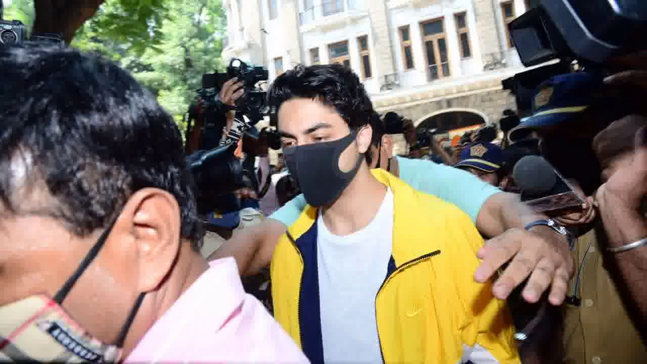 आर्यन खान NCB के सामने हुए पेश, हाईकोर्ट ने ज़मानत के लिए रखी थी हर हफ्ते पेशी की शर्त #आर्यन_खान