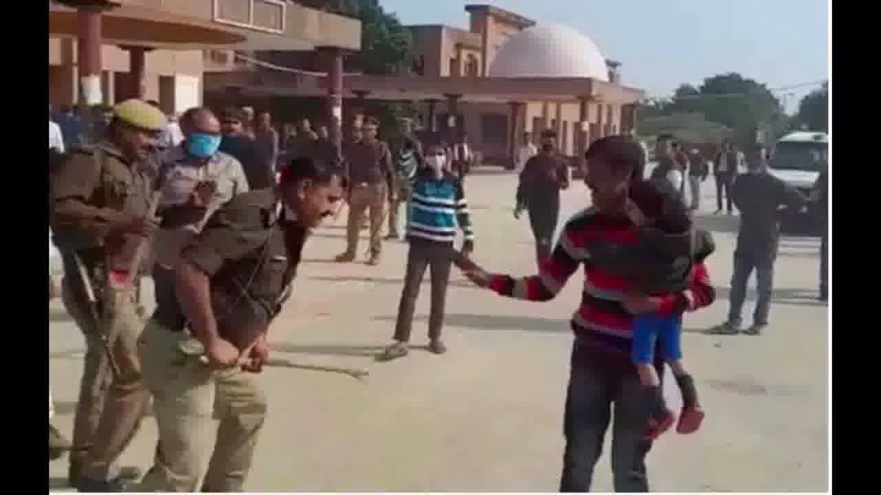 कानपुर में गोद में छोटी बच्‍ची लिए पिता पर लाठियां बरसाने वाला दारोगा सस्पेंड, वीडियो हुआ था वायरल #कानपुर_पिटाई