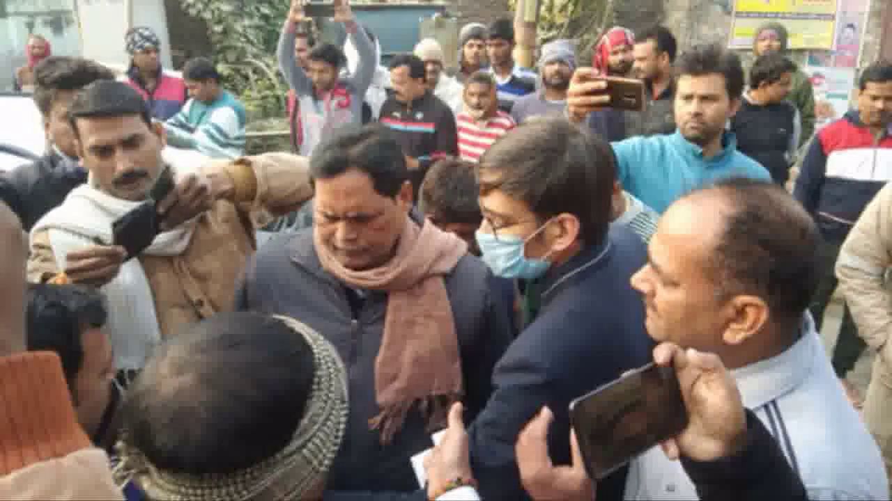 आयकर विभाग का यूपी में सपा नेता राजीव राय व अखिलेश यादव के अन्य करीबी सहयोगियों के घरों पर छापा #आयकर_विभाग