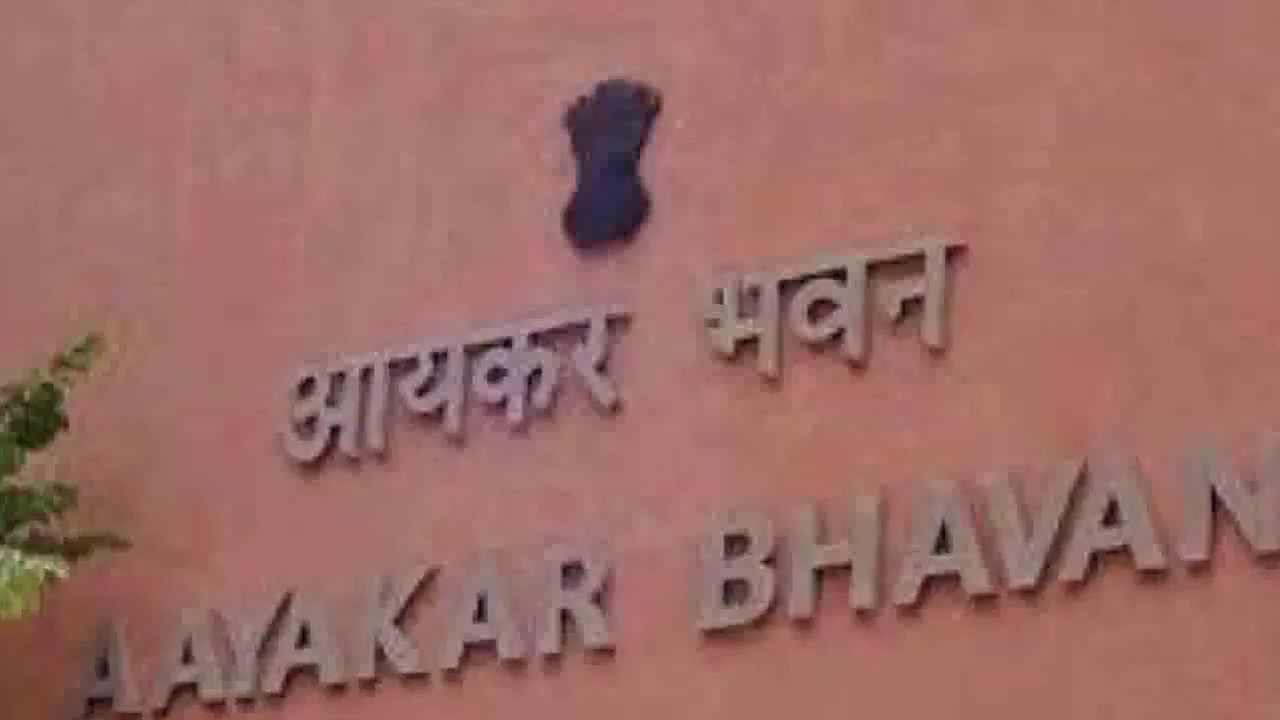 'समाजवादी इत्र' लॉन्च करने वाले यूपी के कारोबारी पर आयकर विभाग की रेड में मिला ₹150 करोड़ कैश: रिपोर्ट्स #अखिलेश