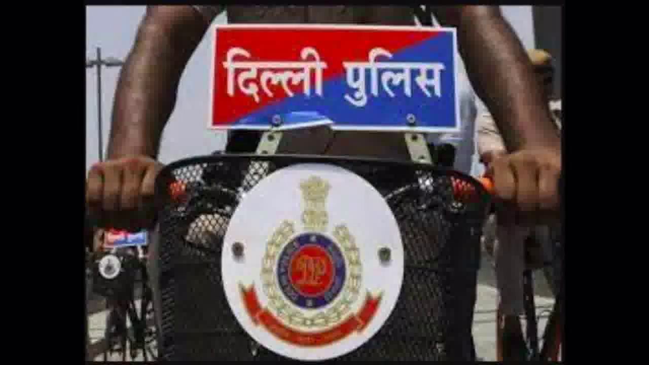 दिल्ली में खाली प्लॉट में मिली लावारिस नवजात बच्ची को पुलिस ने बचाया, राजा हरीश चंद्र अस्पताल में कराया भर्ती #बच्ची