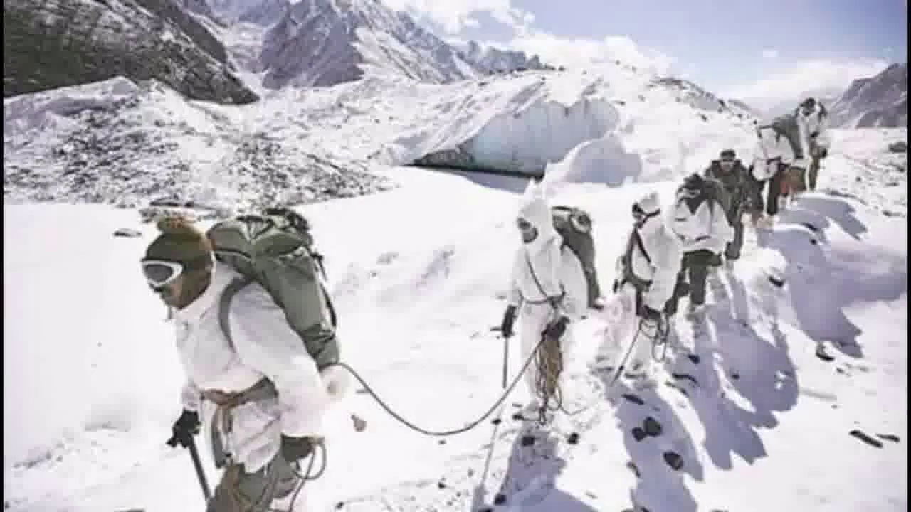 अरुणाचल प्रदेश में हिमस्खलन में फंसे सेना के 7 जवान, बचाव अभियान जारी #हिमस्खलन #बर्फबारी