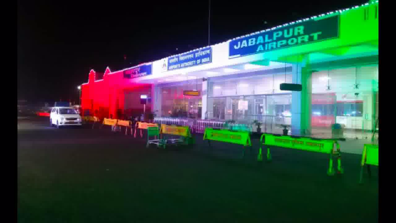 मध्‍य प्रदेश के जबलपुर में रनवे से उतरा एलाइंस एअर का विमान, 55 यात्री थे सवार #विमान