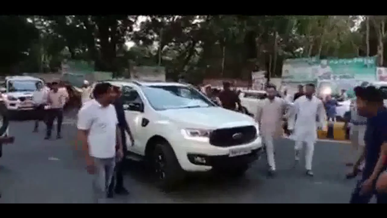 JDU द्वारा आयोजित इफ्तार पार्टी में पहुंचे तेजस्वी व तेजप्रताप यादव, दोनों को गाड़ी तक छोड़ने आए सीएम नीतीश #इफ्तार