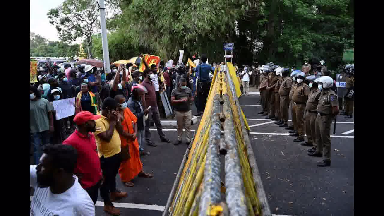 श्रीलंका ने हिंसा करने वालों को देखते ही गोली मारने का दिया आदेश #आपातकाल
