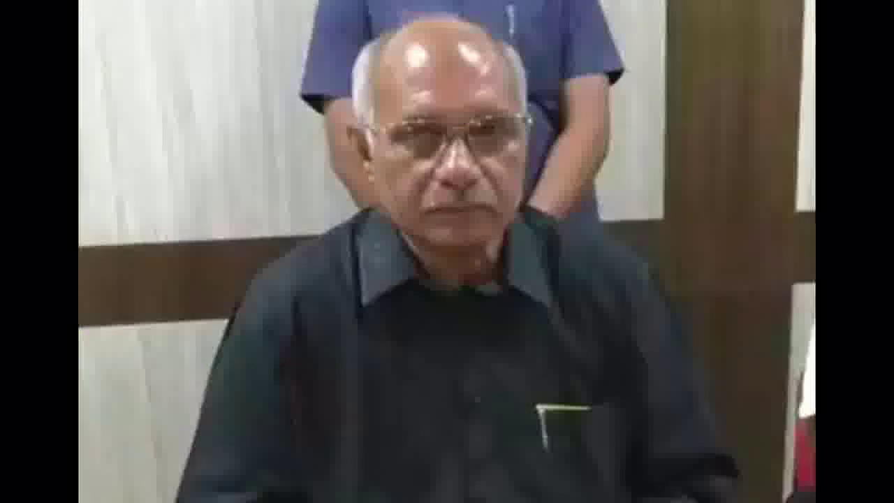 बरेली में बाइक सवार को बचाने के दौरान खाई में पलटी कार, बाल-बाल बचे मंत्री के बेटे #सड़क_दुर्घटना