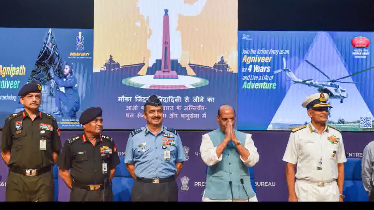 हमने दूसरे देशों की नकल करने की कोशिश नहीं की है: 'अग्निपथ' मॉडल पर रक्षा मंत्री राजनाथ सिंह #भारतीय_सेना