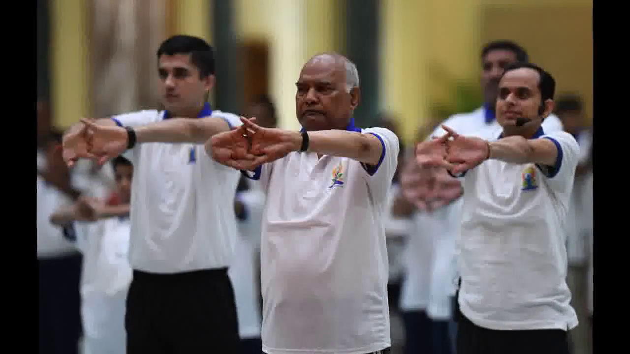 योग दिवस पर राष्ट्रपति, प्रधानमंत्री व मुख्यमंत्रियों ने किया योग, सामने आईं तस्वीरें #योग_दिवस