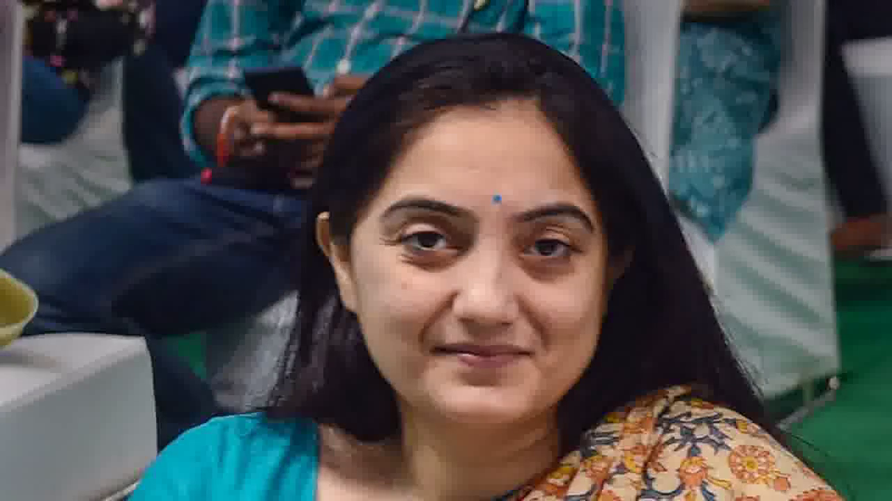 नूपुर शर्मा को धमकियां मिलने पर FIR दर्ज करने के बाद दिल्ली पुलिस ने उन्हें दी सुरक्षा #नूपुर_शर्मा #राजनीति