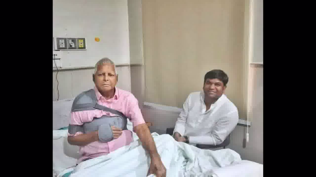 मुकेश सहनी ने दिल्ली एम्स में लालू प्रसाद यादव से मुलाकात कर की उनके जल्द स्वस्थ होने की कामना #लालू_यादव