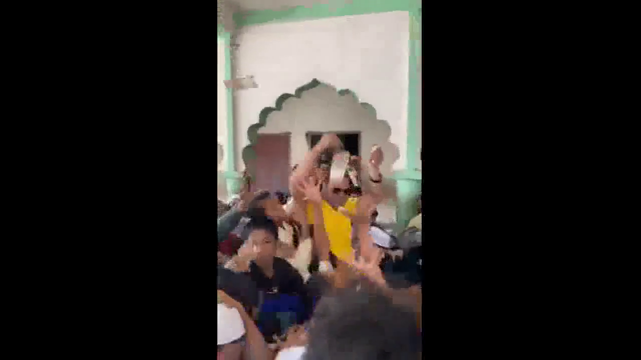 गौतम बुद्ध नगर में जुमे की नमाज़ के बाद नोट उड़ाने वाले 'हिस्ट्रीशीटर' को पुलिस ने किया गिरफ्तार #हिस्ट्रीशीटर