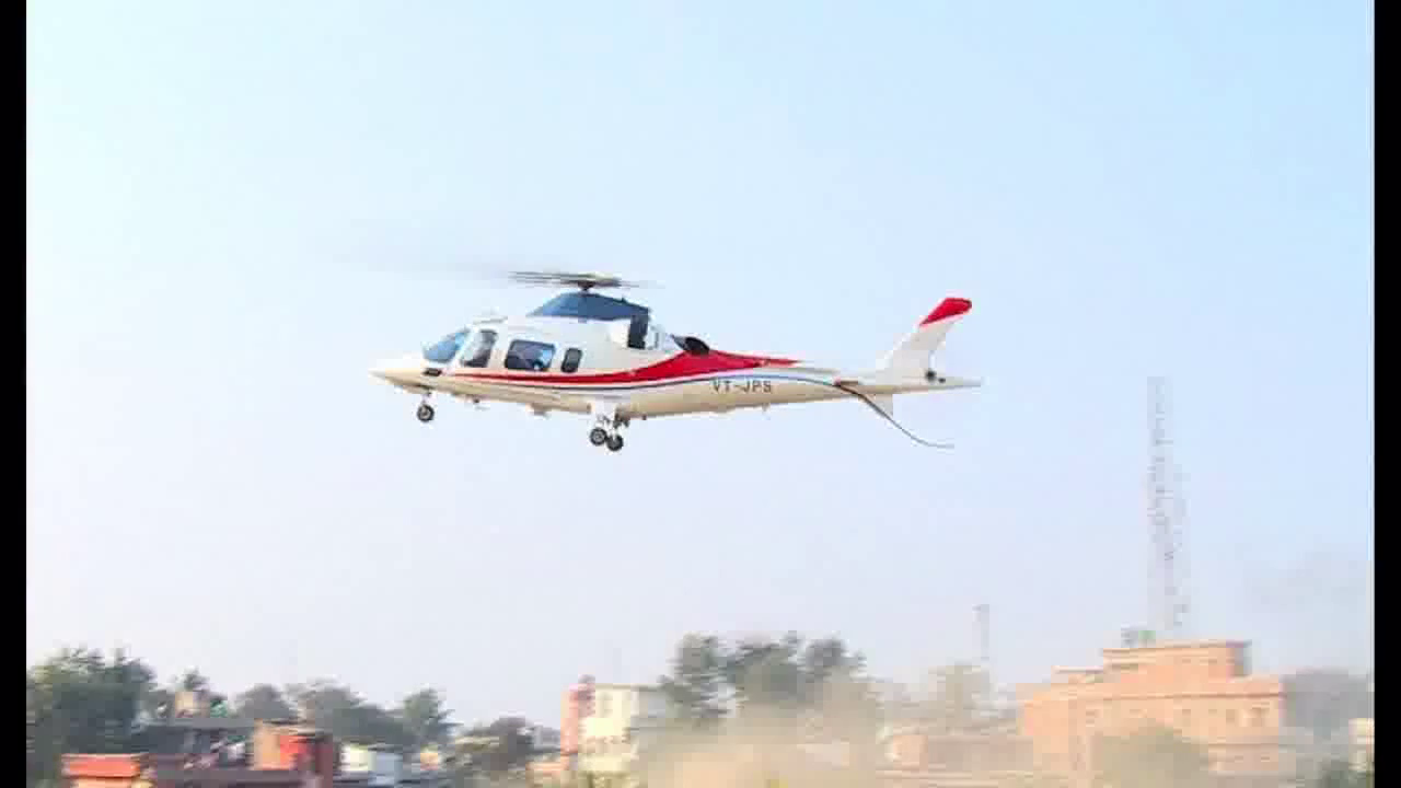गया में नीतीश कुमार के हेलीकॉप्टर की कराई गई इमरजेंसी लैंडिंग, सूखे की स्थिति का जायज़ा लेने निकले थे सीएम #सूखा