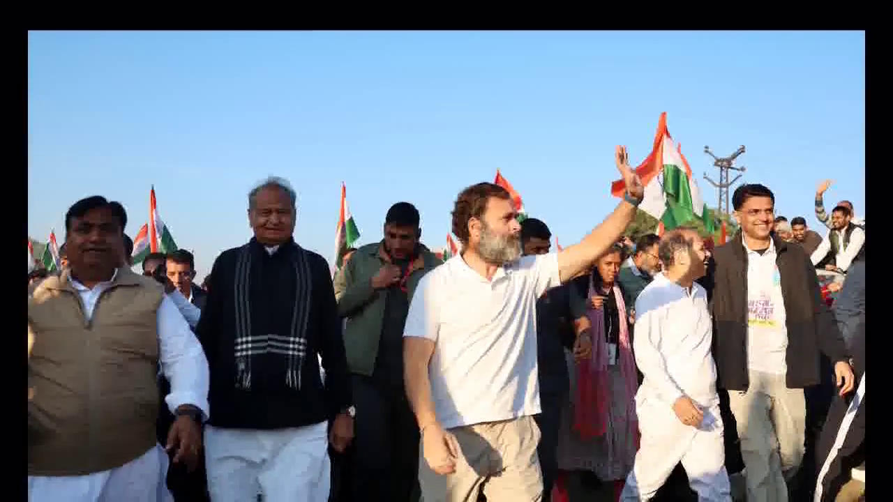 राजस्थान में 'भारत जोड़ो यात्रा' में राहुल संग नज़र आए गहलोत और पायलट, तस्वीर आई सामने #राजस्थान_कांग्रेस #राजनीति