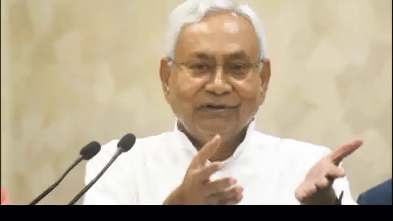 मुज़फ्फरपुर में सीएम नीतीश की रैली में शिक्षक अभ्यर्थियों ने किया हंगामा, फेंकी गई कुर्सियां #सीएम_नीतीश #रैली