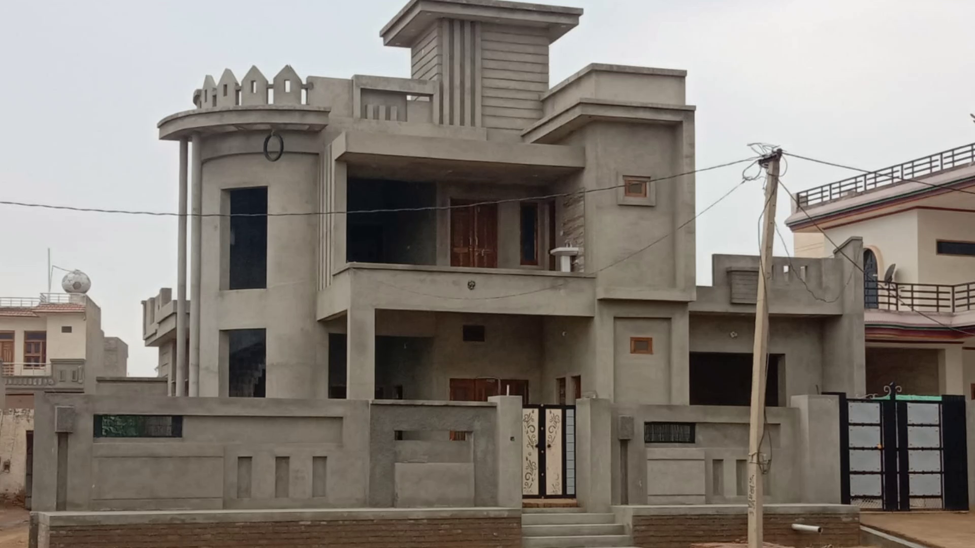 हेडलाइन: गुजरात की मजबूत और आकर्षक टाइल्स अब आपके शहर पल्लू में
मो: 9784191636